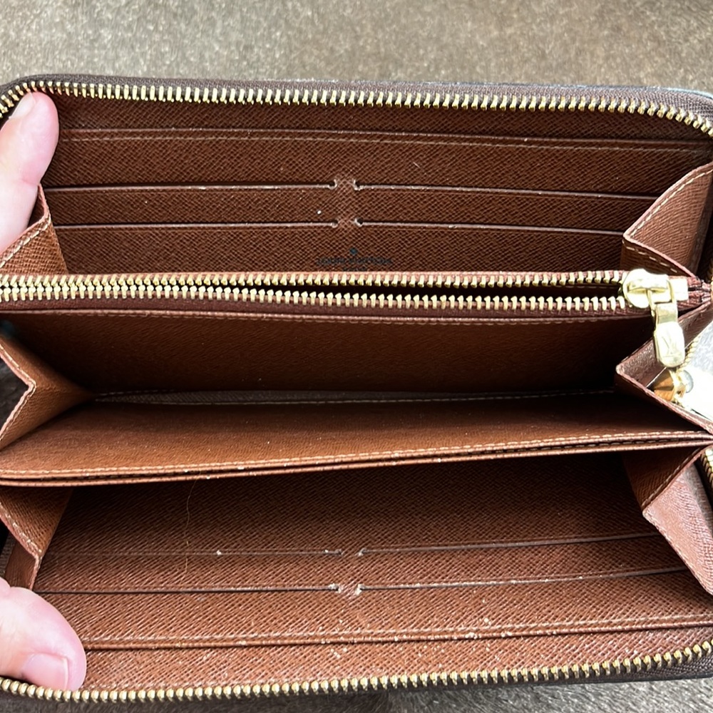 LOUIS VUITTON Zippy Wallet Long Monogram - Picture 11 of 14